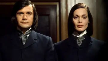Backdrop to the movie "Dr. Jekyll & Sister Hyde" #432757