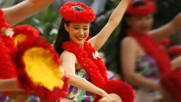 Backdrop to the movie "Hula Girls" #980846
