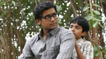 Backdrop to the movie "Vaaranam Aayiram" #1157880