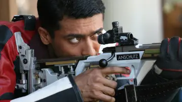 Backdrop to the movie "Vaaranam Aayiram" #1157881
