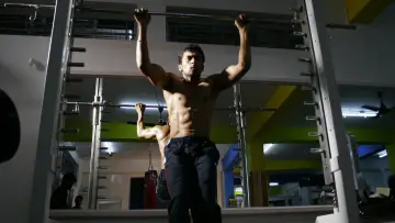 Backdrop to the movie "Vaaranam Aayiram" #1157884