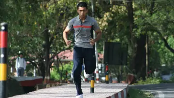 Backdrop to the movie "Vaaranam Aayiram" #1157894