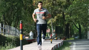 Backdrop to the movie "Vaaranam Aayiram" #1157896