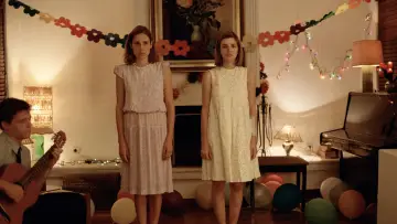 Backdrop to the movie "Dogtooth" #240161