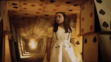 Backdrop to the movie "Alice in Wonderland" #999537