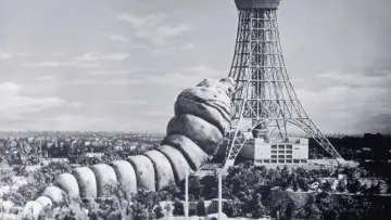 Backdrop to the movie "Mothra" #951297
