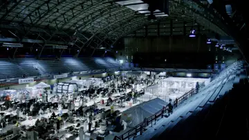 Backdrop to the movie "Contagion" #680360