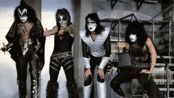 Backdrop to the movie "KISS Meets the Phantom of the Park" #709449