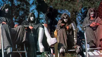 Backdrop to the movie "KISS Meets the Phantom of the Park" #709450