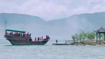 Backdrop to the movie "Green Snake" #903045