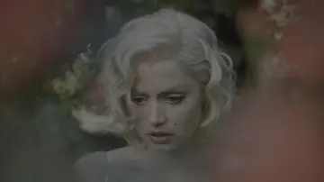Backdrop to the movie "Blonde" #696861