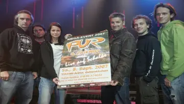 Backdrop to the movie "Pur & Friends: Live auf Schalke 2007" #1157216