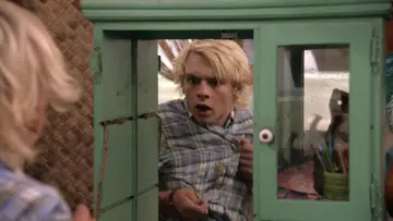 Backdrop to the movie "Teen Beach 2" #1185576