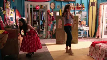 Backdrop to the movie "Teen Beach 2" #980543