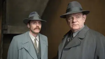 Backdrop to the movie "Alone in Berlin" #995861