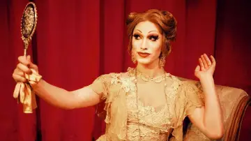 Backdrop to the movie "Drag Becomes Him" #1146942