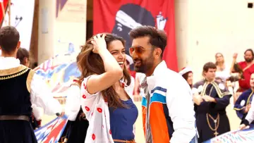 Backdrop to the movie "Tamasha" #1021690