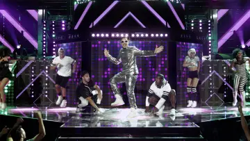 Backdrop to the movie "Popstar: Never Stop Never Stopping" #898977