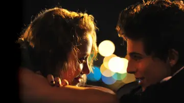 Backdrop to the movie "Hot Summer Nights" #948408