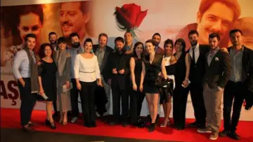 Backdrop to the movie "Aşk Olsun" #1545236