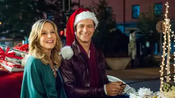 Backdrop to the movie "Charming Christmas" #495081