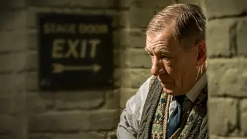 Backdrop to the movie "The Dresser" #471015