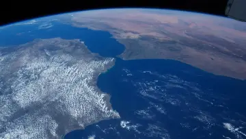 Backdrop to the movie "A Beautiful Planet" #417300