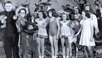 Backdrop to the movie "Barnyard Follies" #638626