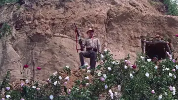 Backdrop to the movie "The Man with a Shotgun" #1620400