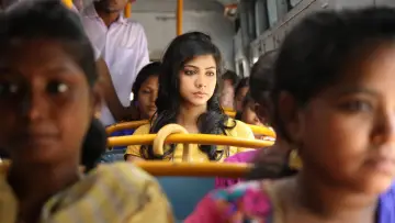 Backdrop to the movie "Kadhalum Kadanthu Pogum" #1651722