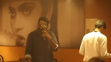 Backdrop to the movie "Kadhalum Kadanthu Pogum" #1651732