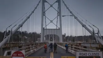 Backdrop to the movie "Super Dark Times" #999083