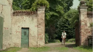 Backdrop to the movie "Call Me by Your Name" #836918
