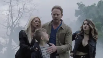 Backdrop to the movie "Sharknado 4: The 4th Awakens" #359948