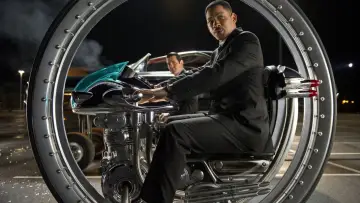 Backdrop to the movie "Men in Black 3" #282701