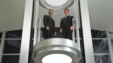 Backdrop to the movie "Men in Black 3" #282707