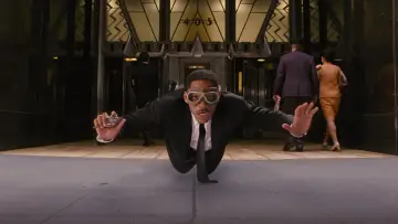 Backdrop to the movie "Men in Black 3" #658926