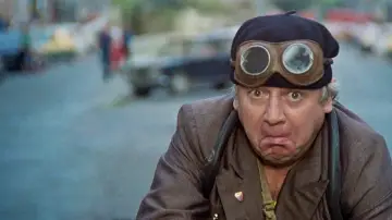 Backdrop to the movie "Fantozzi Against the Wind" #1540138