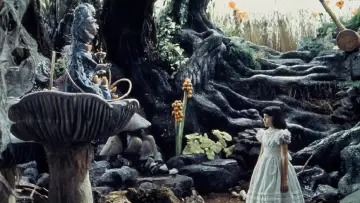 Backdrop to the movie "Dreamchild" #1132853