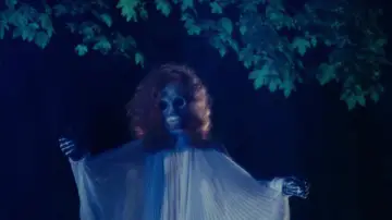 Backdrop to the movie "The Night Evelyn Came Out of the Grave" #1524715