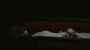 Backdrop to the movie "The Night Evelyn Came Out of the Grave" #1524722