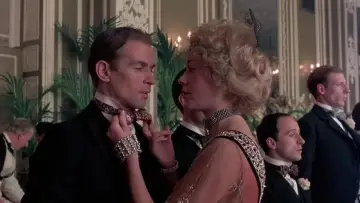 Backdrop to the movie "Valentino" #742091