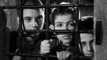 Backdrop to the movie "Shoeshine" #684601