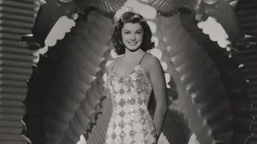 Backdrop to the movie "Bathing Beauty" #970216