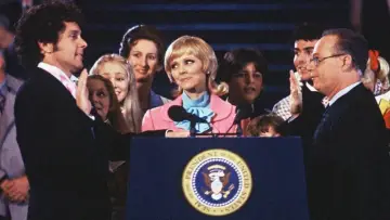 Backdrop to the movie "The Brady Bunch in the White House" #1062066