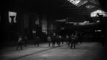 Backdrop to the movie "Strike" #1590047
