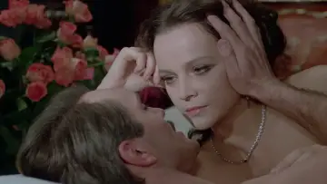 Backdrop to the movie "The Divine Nymph" #1133552