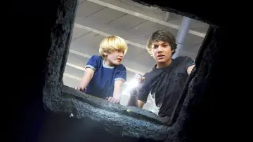 Backdrop to the movie "The Hole" #389859