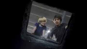 Backdrop to the movie "The Hole" #389862