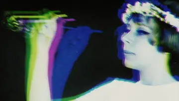 Backdrop to the movie "Daisies" #988111